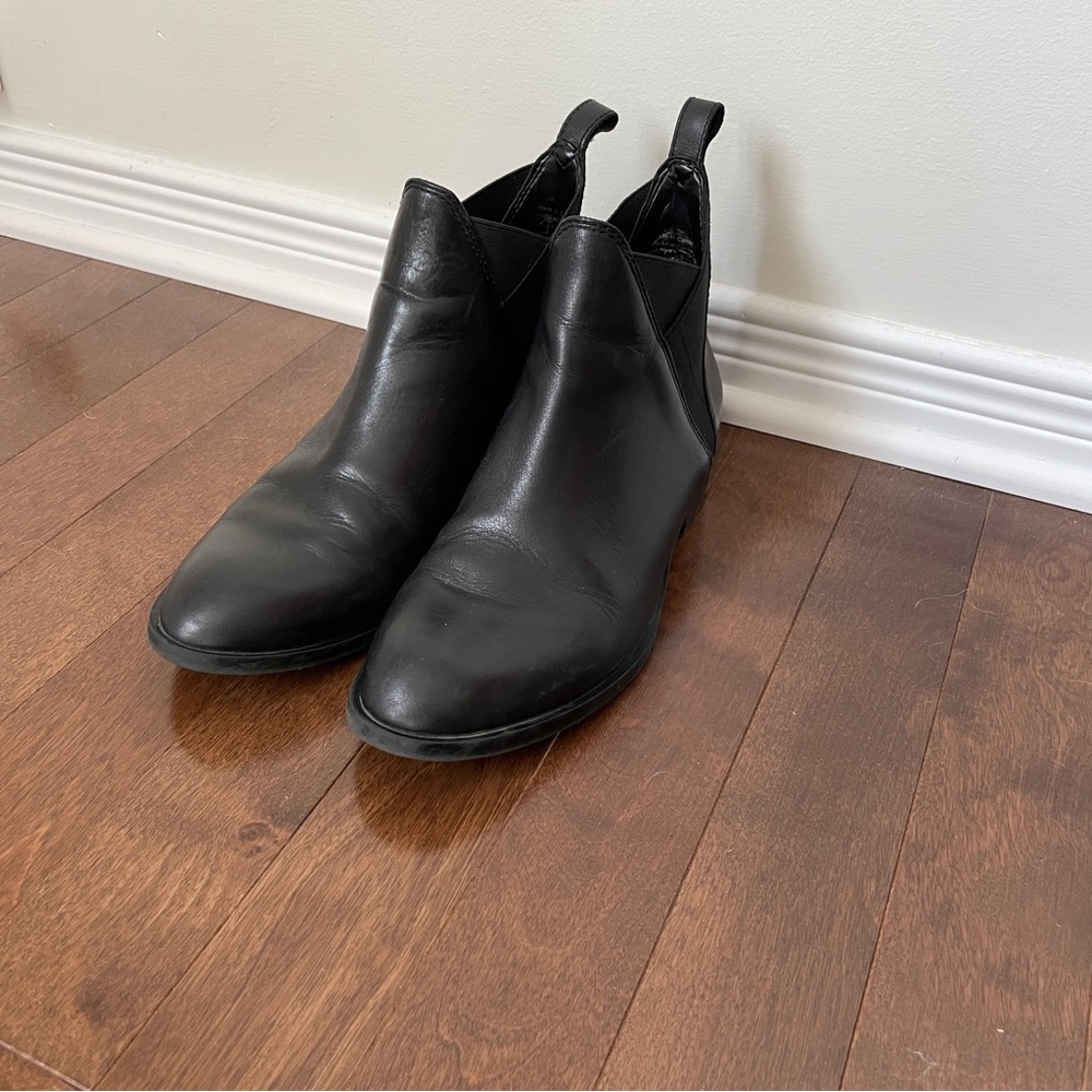 Aldo black leather Chelsea boots